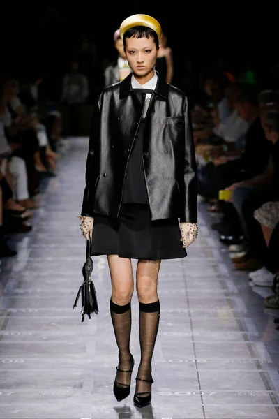 Look 15